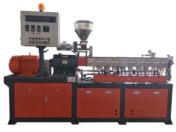 ประเทศจีน PE ABS PA PBT เครื่องผลิตแม่พิมพ์หลักรุ่น 30-50 กก. / ชม. กำลังการผลิต 600 RPM แรงบิด โรงงาน